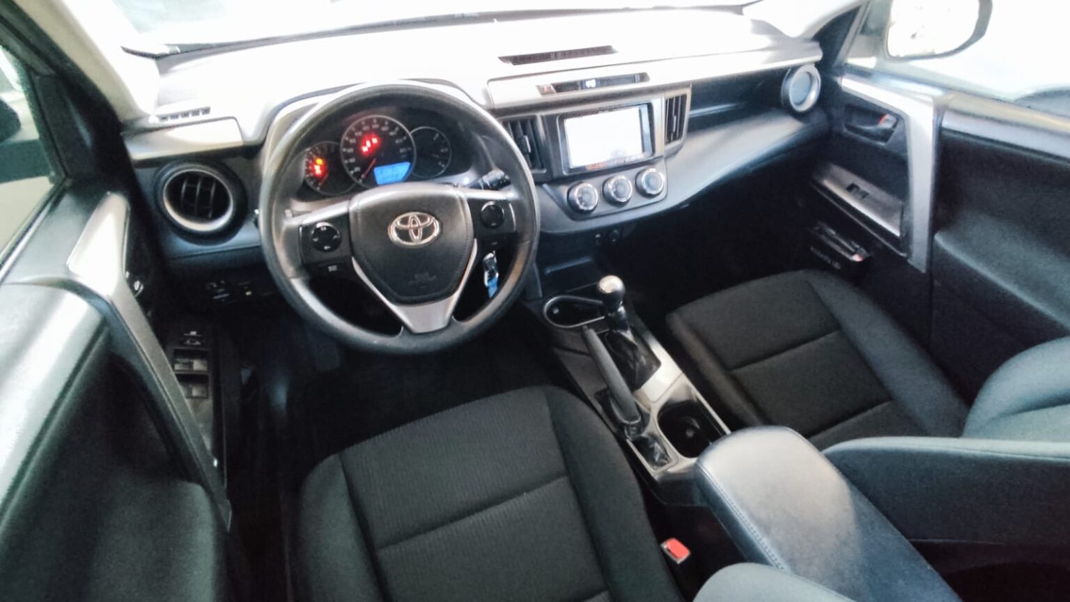 Toyota RAV4 — foto 18 de 40