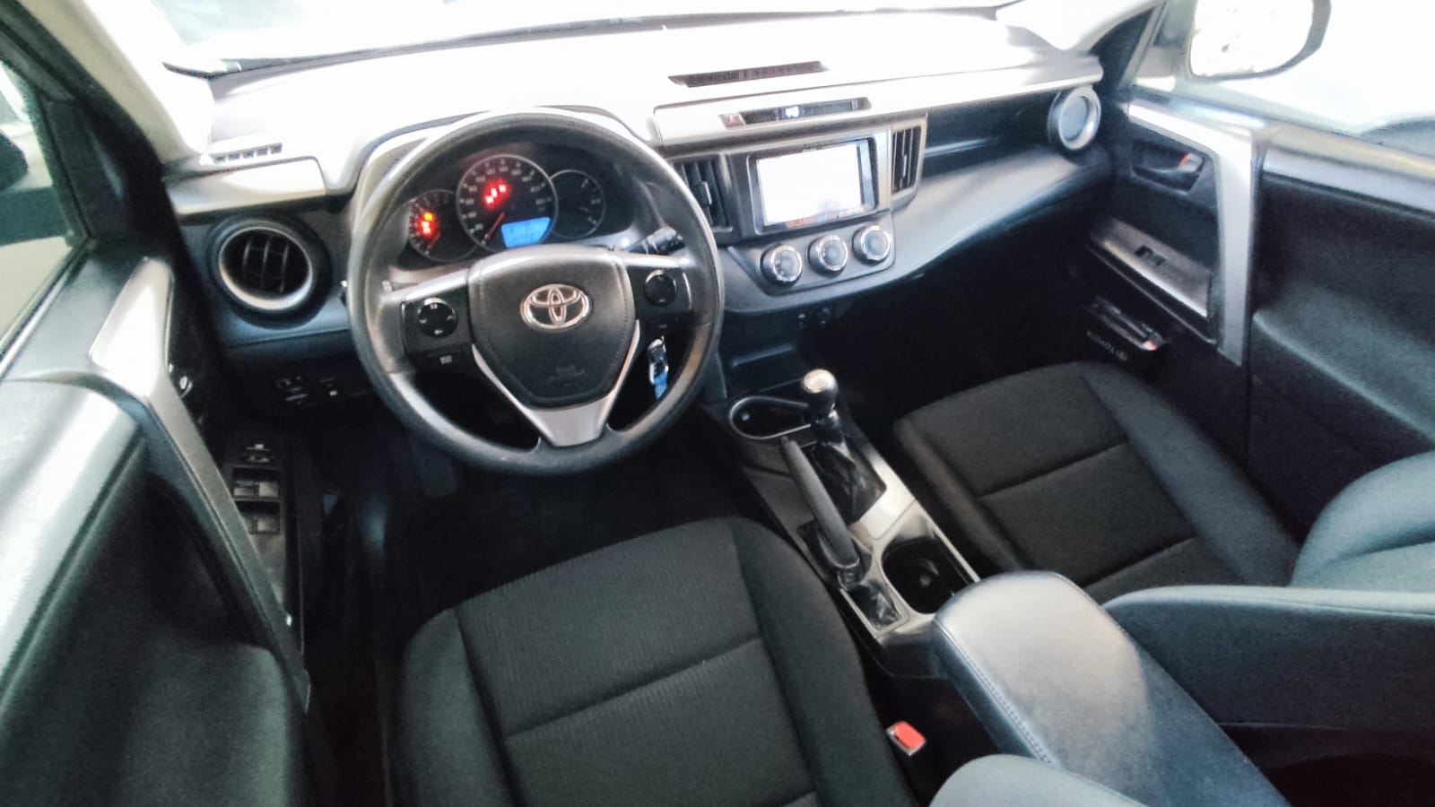Toyota RAV4 — foto 17 de 40