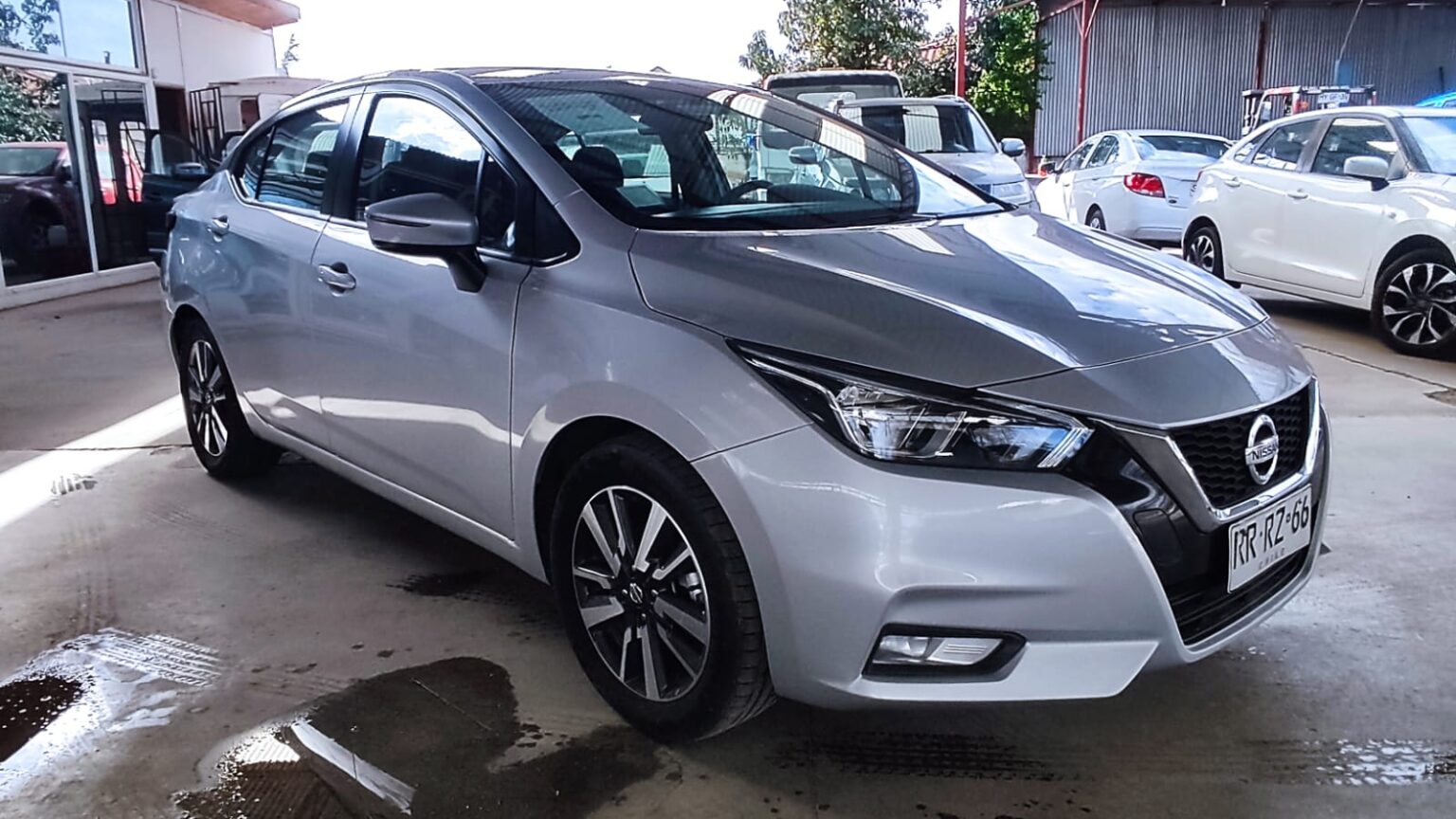 Nissan Versa — foto 6 de 40