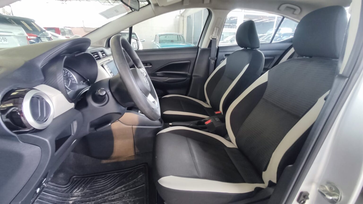 Nissan Versa — foto 32 de 40
